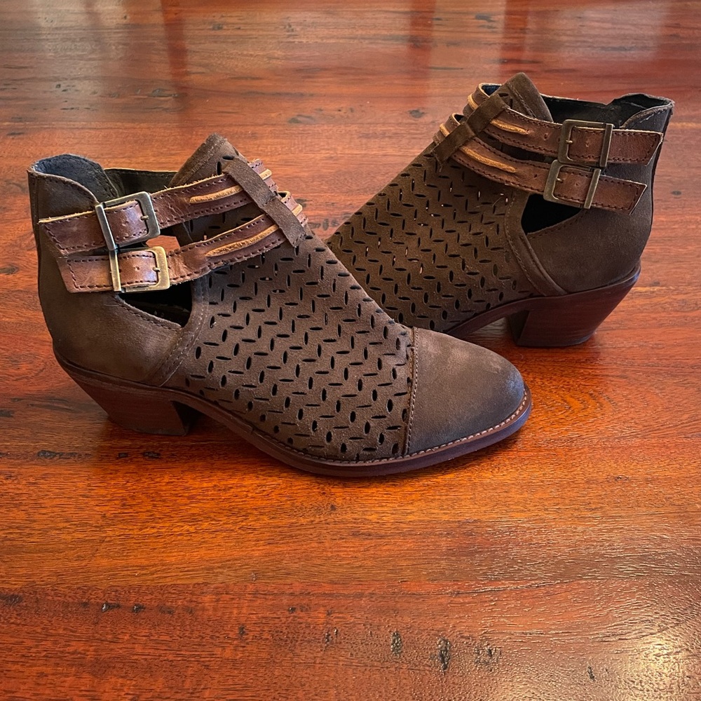 Circle G Suede Ankle Boot  size 9.5